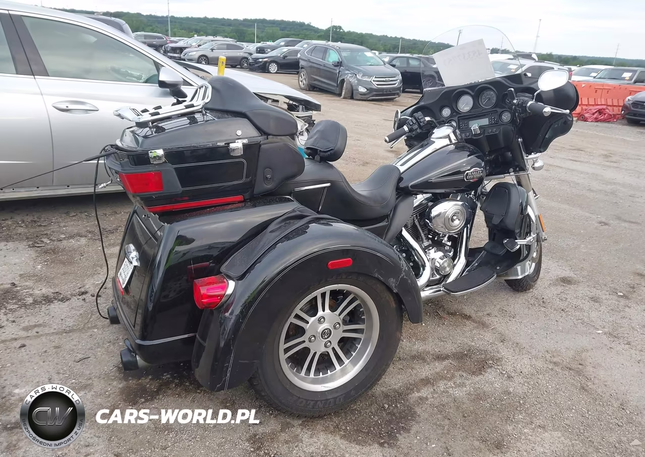 2012 Harley-Davidson Flhtcutg Tri Glide Ultra Classic VIN:1HD1MAM1XCB853076 - 4