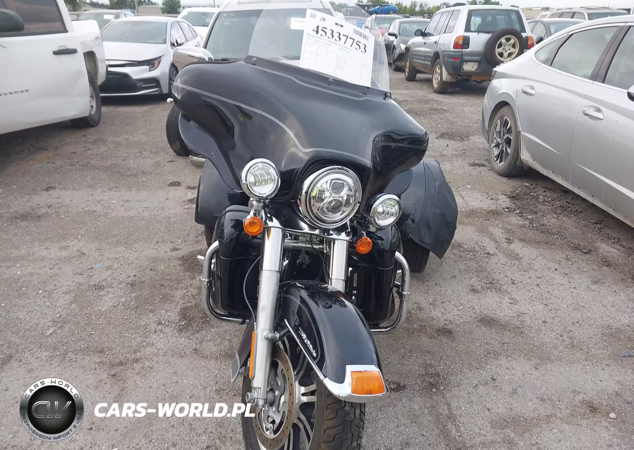 2012 Harley-Davidson Flhtcutg Tri Glide Ultra Classic VIN:1HD1MAM1XCB853076 - 5