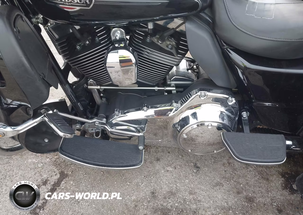 2012 Harley-Davidson Flhtcutg Tri Glide Ultra Classic VIN:1HD1MAM1XCB853076 - 9