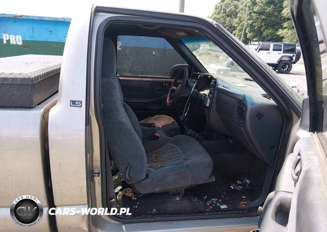 2000 Chevrolet S-10 Ls VIN:1GCCS144XY8177436 - 5
