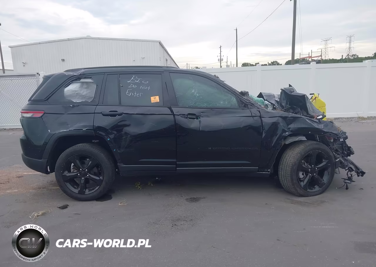 2023 Jeep Grand Cherokee Limited 4X4 VIN:1C4RJHBG9PC541831 - 13
