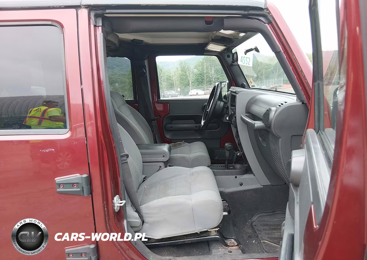 2007 Jeep Wrangler Unlimited Sahara VIN:1J4GA59127L156564 - 5