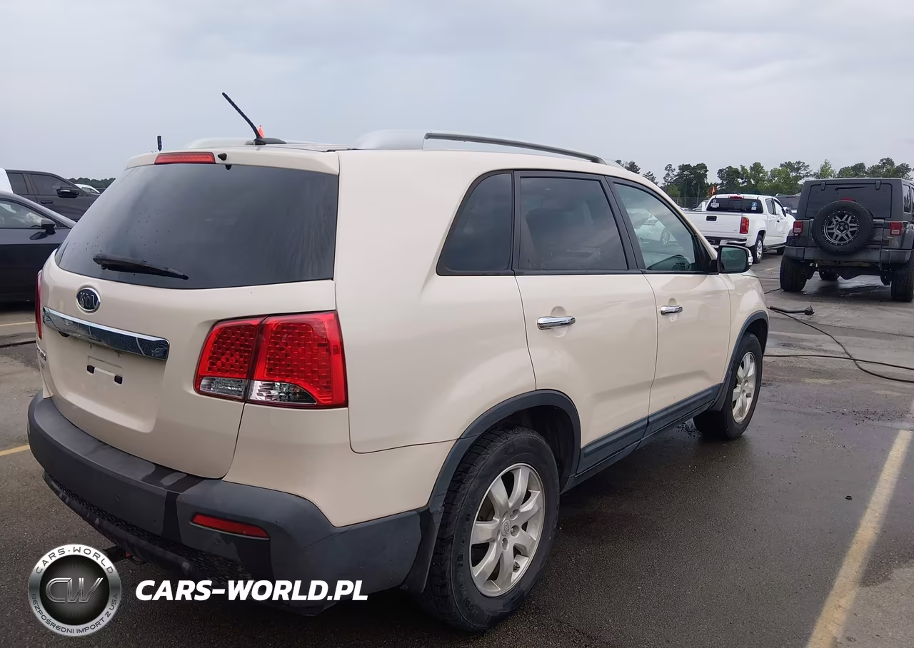 2011 Kia Sorento Lx VIN:5XYKT4A16BG086751 - 4