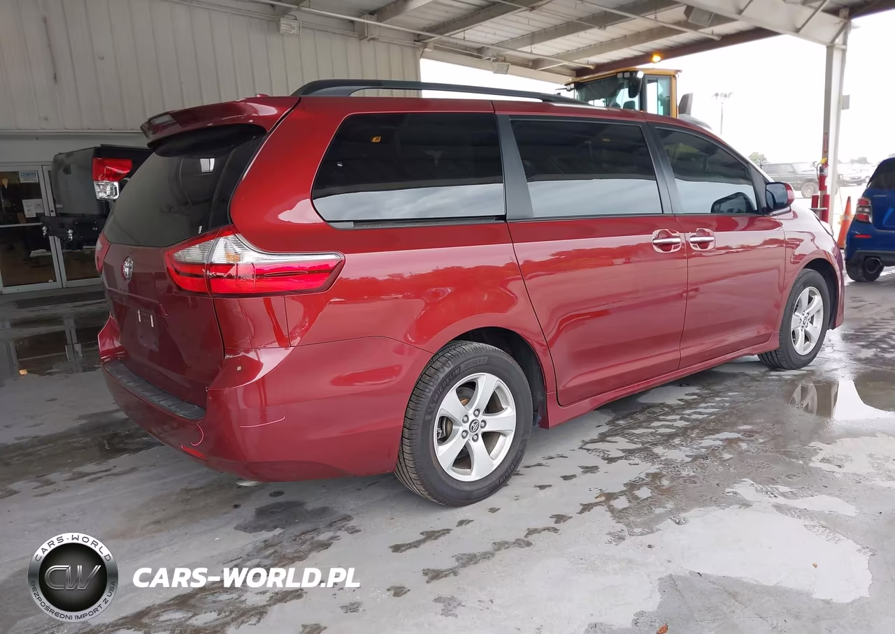 2019 Toyota Sienna Le 8 Passenger VIN:5TDKZ3DC6KS973064 - 4