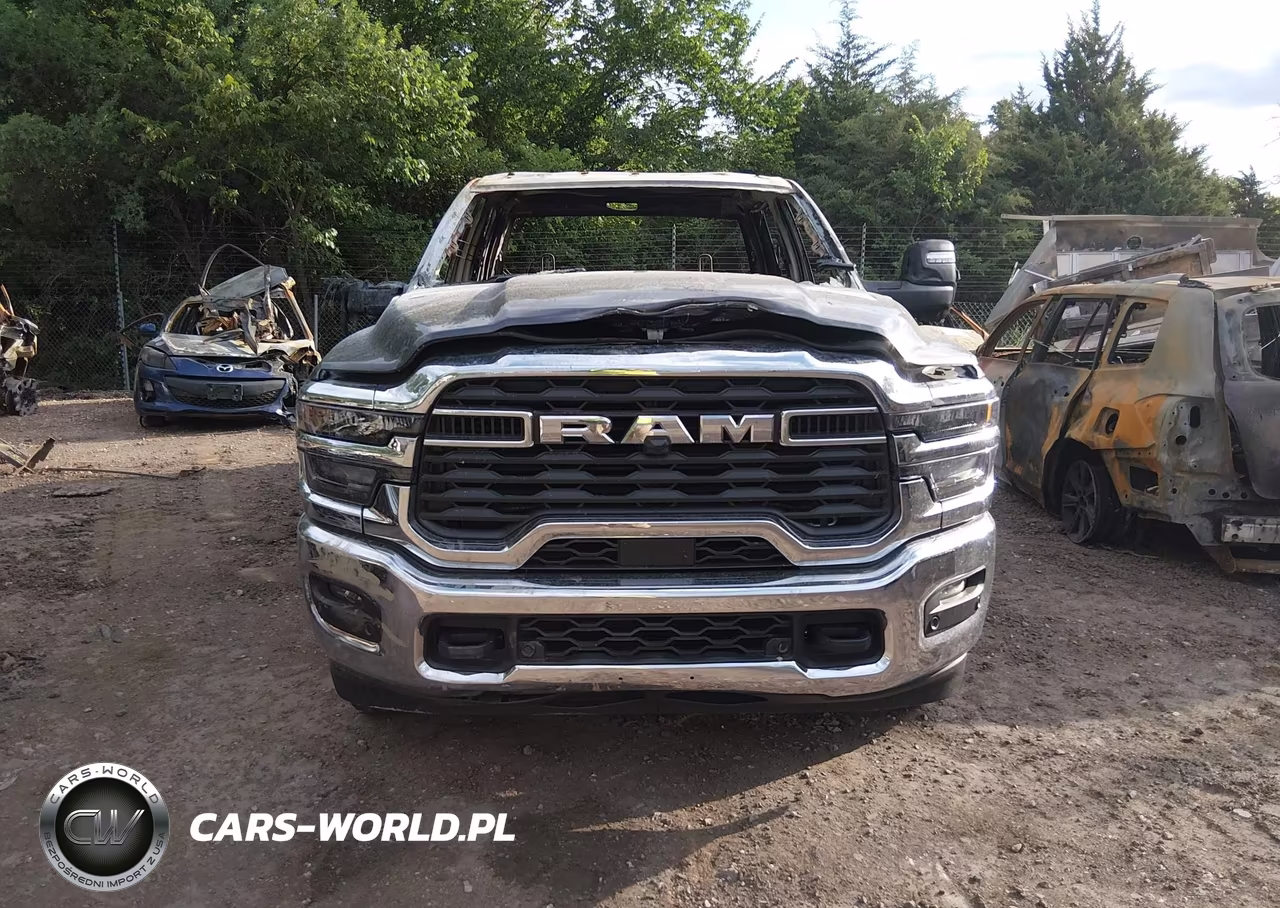2025 Ram 3500 VIN:3C63R2HL3SG540350 - 11