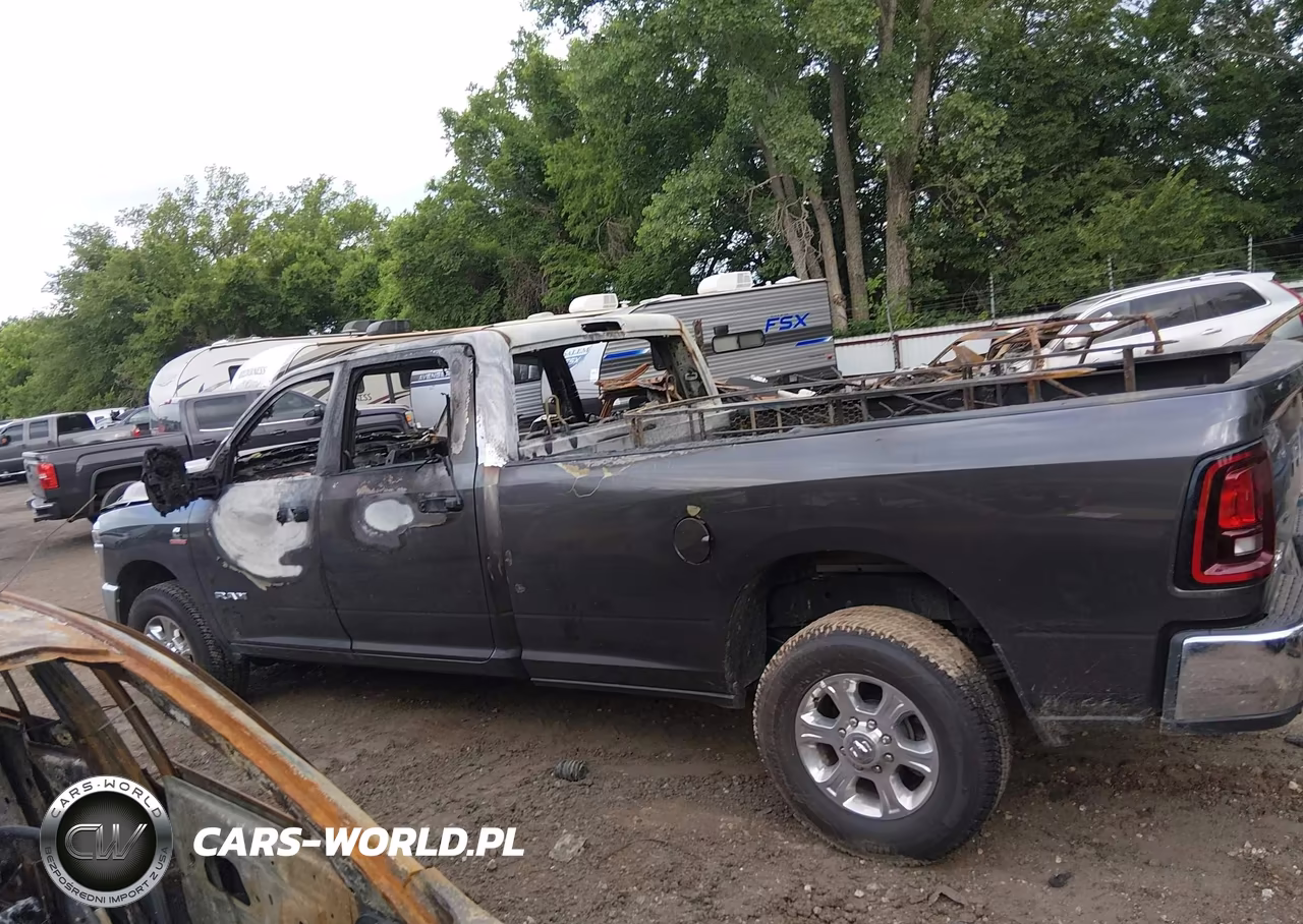 2025 Ram 3500 VIN:3C63R2HL3SG540350 - 13