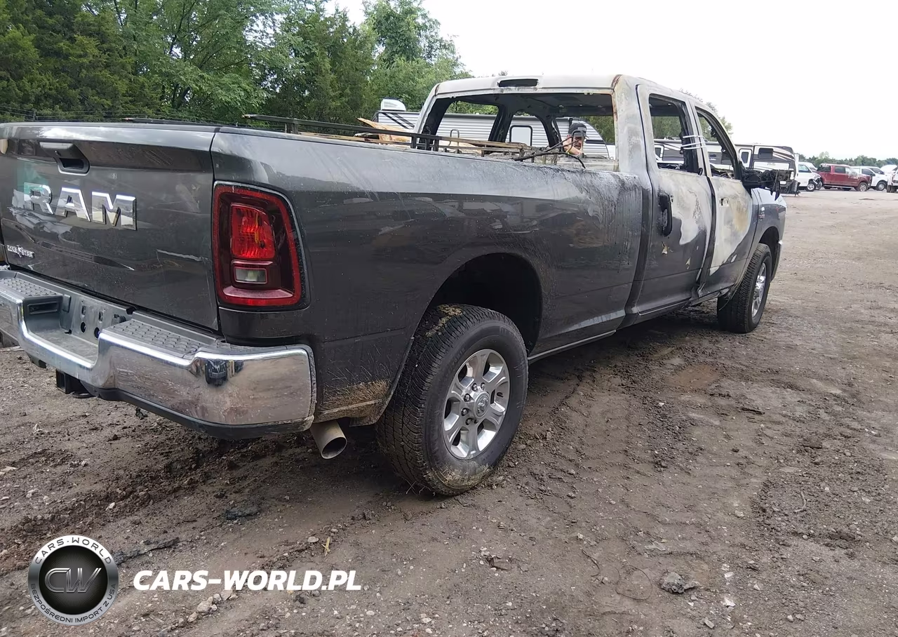 2025 Ram 3500 VIN:3C63R2HL3SG540350 - 4