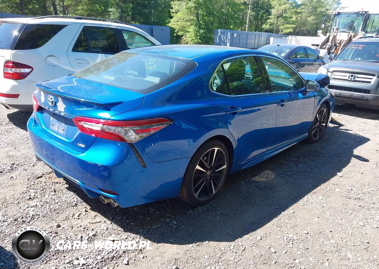 2018 Toyota Camry Xse VIN:4T1B61HK8JU151144 - 4