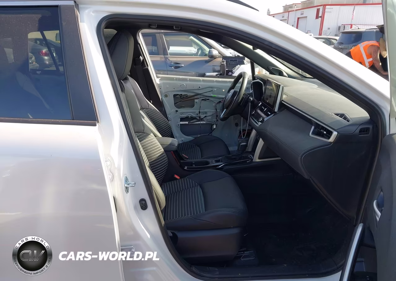 2025 Toyota Corolla Cross Hybrid Xse VIN:7MUFBABG9SV079033 - 5