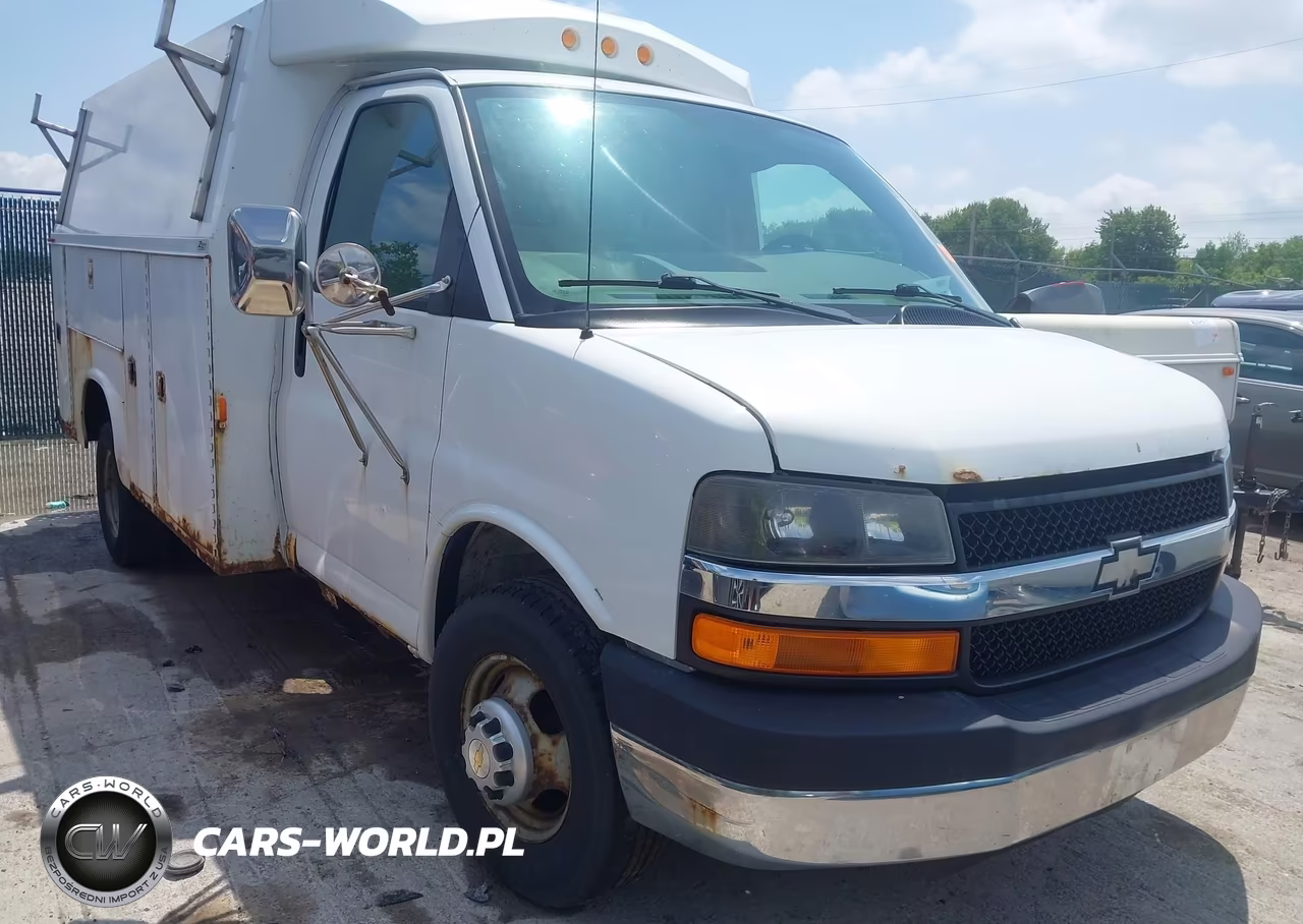2004 Chevrolet Express Cutaway Base W-C7L-C7N