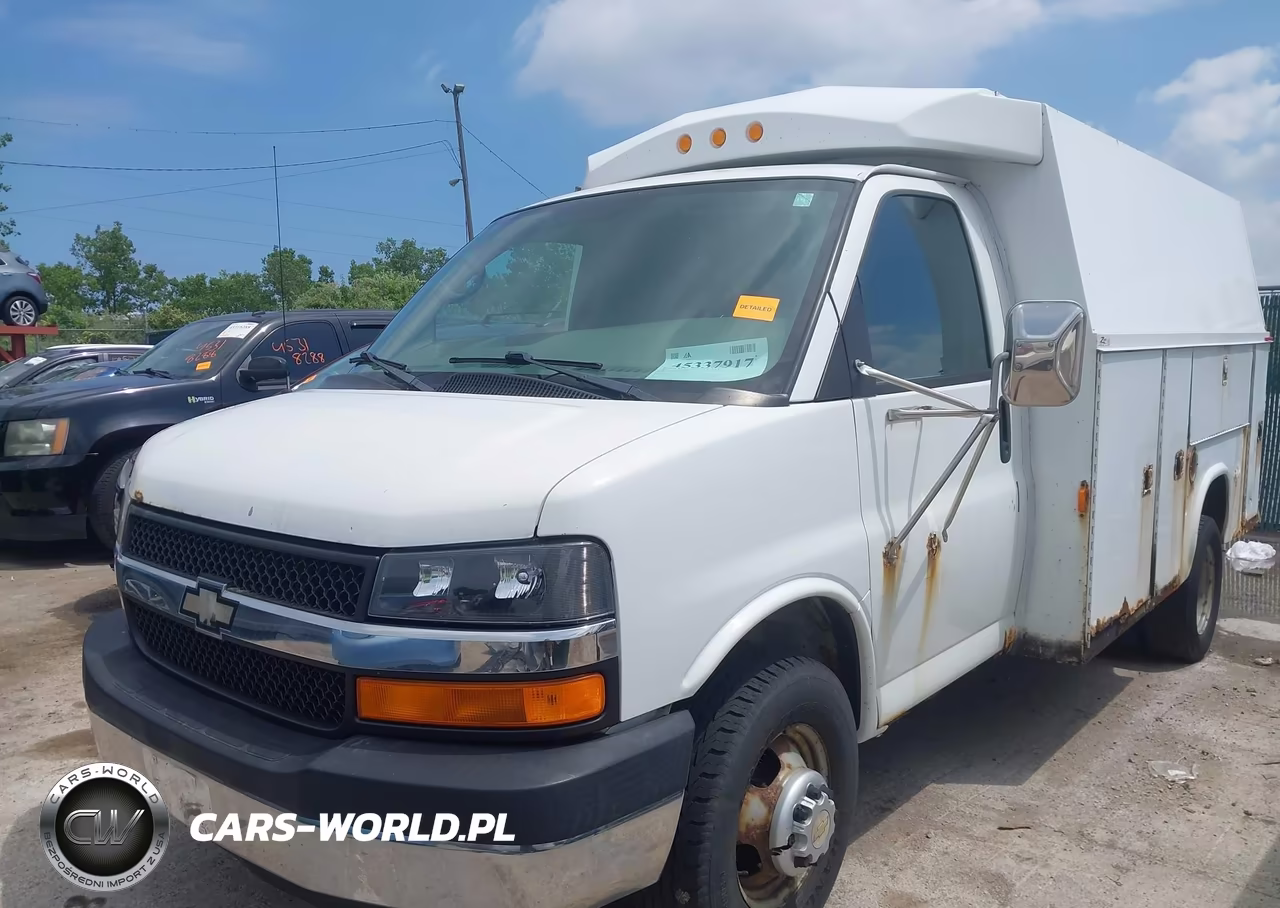 2004 Chevrolet Express Cutaway Base W-C7L-C7N VIN:1GBJG31UX41238333 - 10