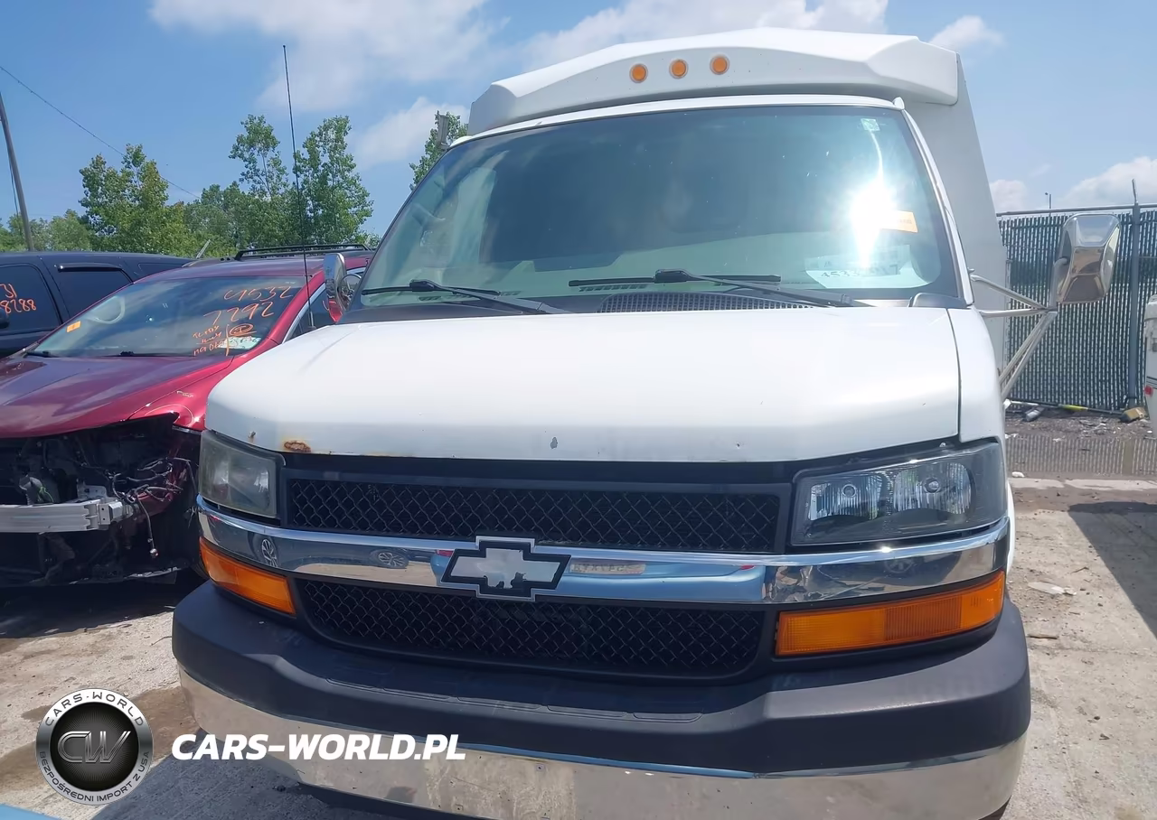 2004 Chevrolet Express Cutaway Base W-C7L-C7N VIN:1GBJG31UX41238333 - 11
