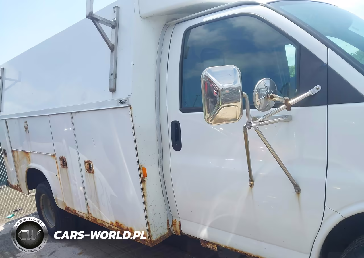 2004 Chevrolet Express Cutaway Base W-C7L-C7N VIN:1GBJG31UX41238333 - 12