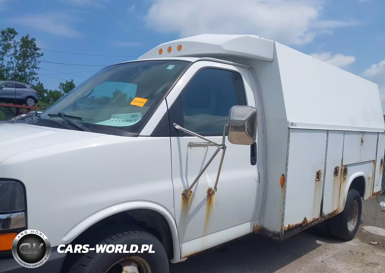 2004 Chevrolet Express Cutaway Base W-C7L-C7N VIN:1GBJG31UX41238333 - 13