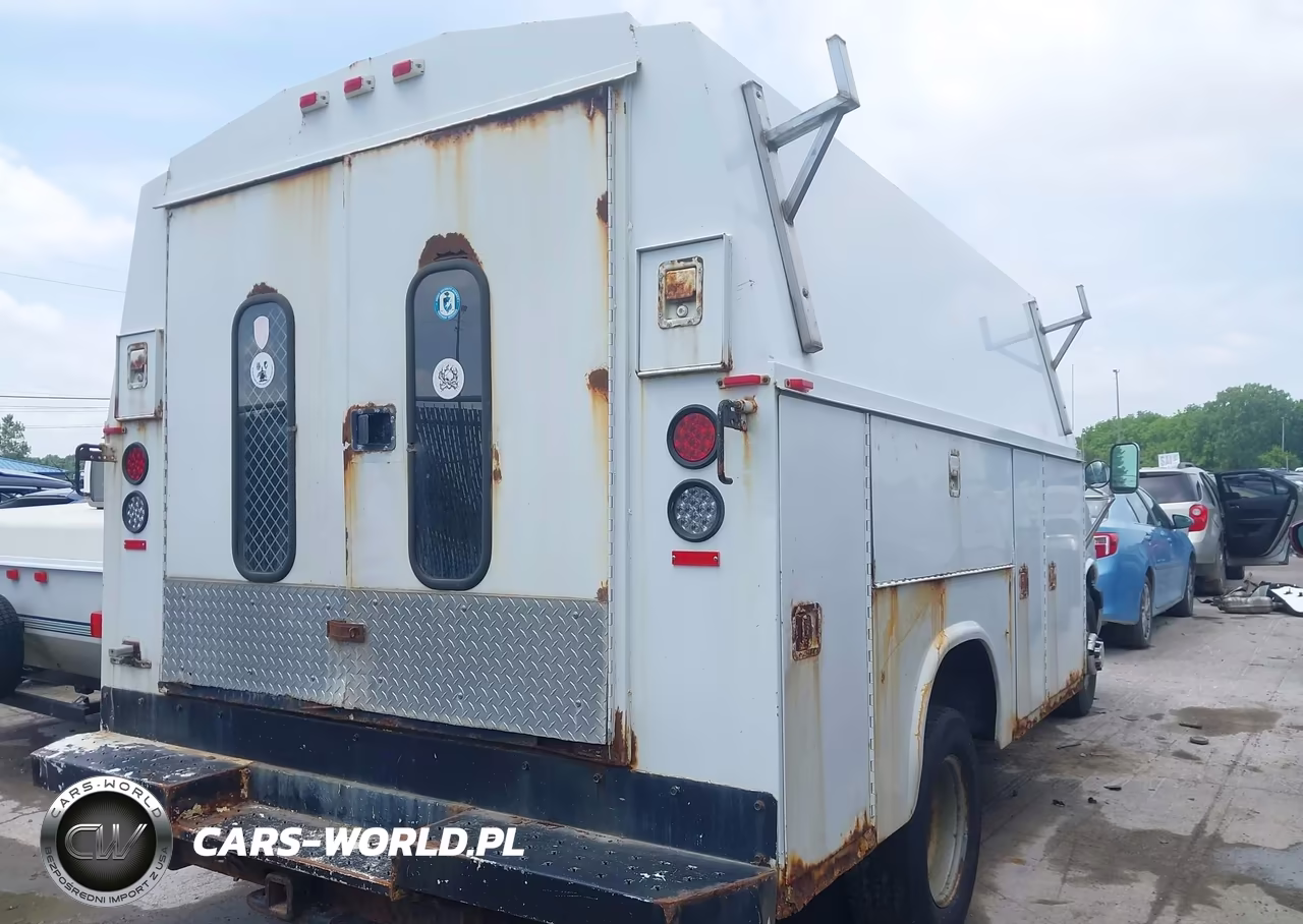 2004 Chevrolet Express Cutaway Base W-C7L-C7N VIN:1GBJG31UX41238333 - 4