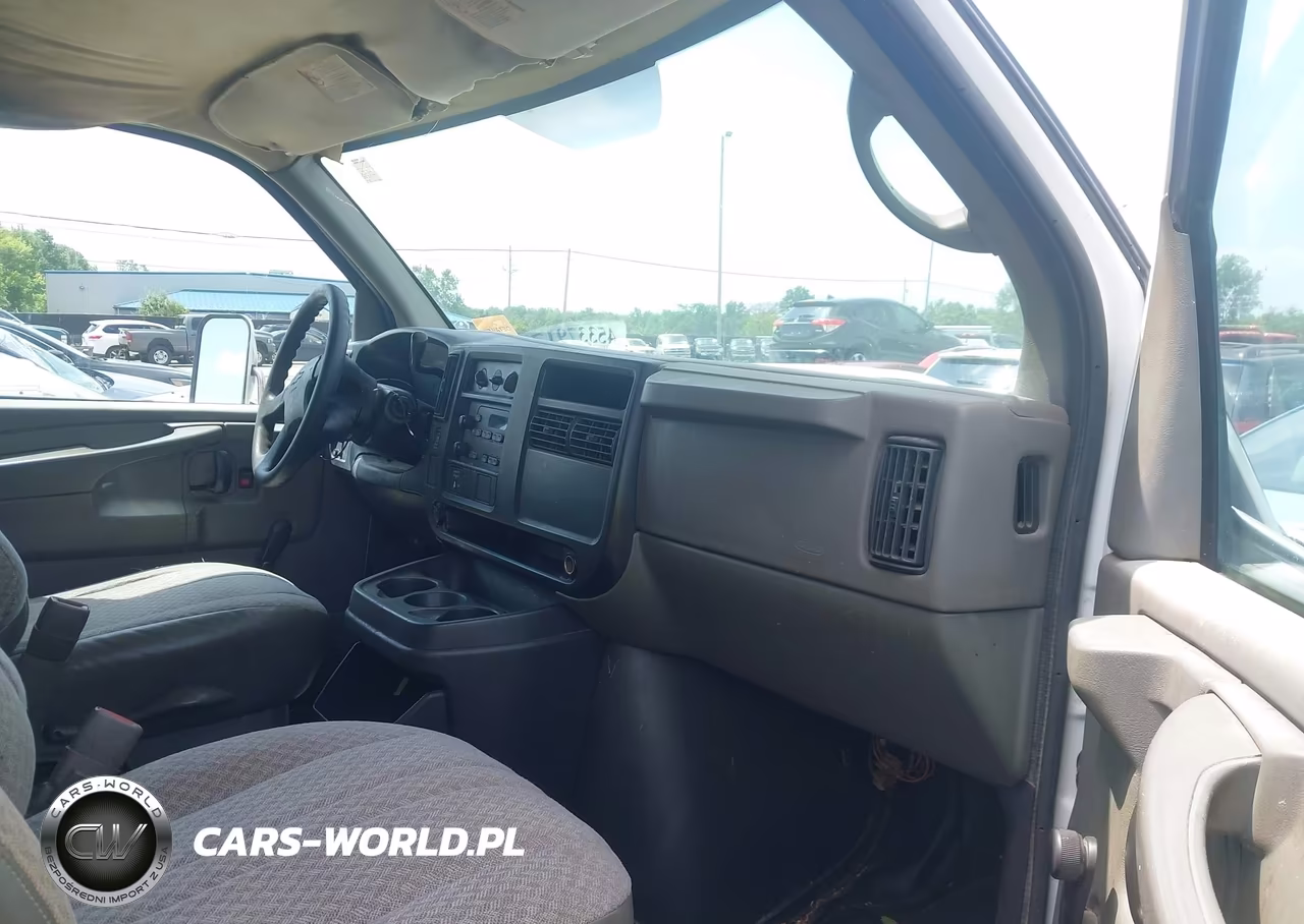 2004 Chevrolet Express Cutaway Base W-C7L-C7N VIN:1GBJG31UX41238333 - 7