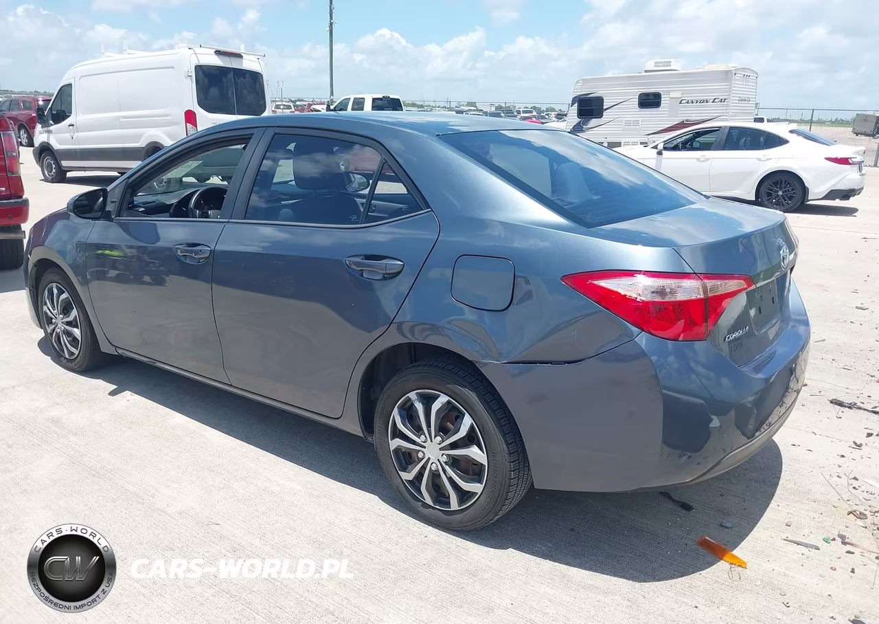 2017 Toyota Corolla Le VIN:5YFBURHE4HP650601 - 3