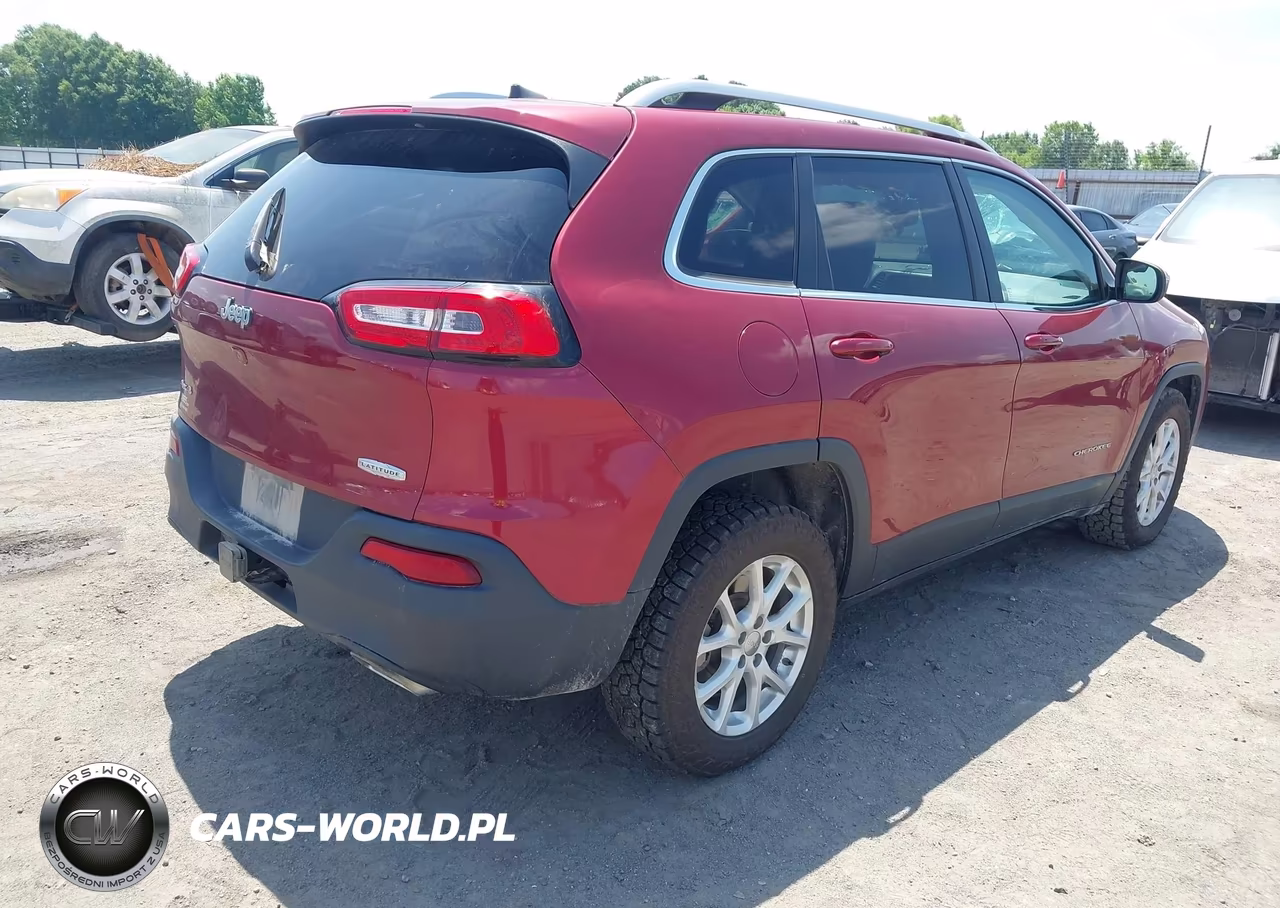 2016 Jeep Cherokee Latitude VIN:1C4PJMCS4GW102893 - 4