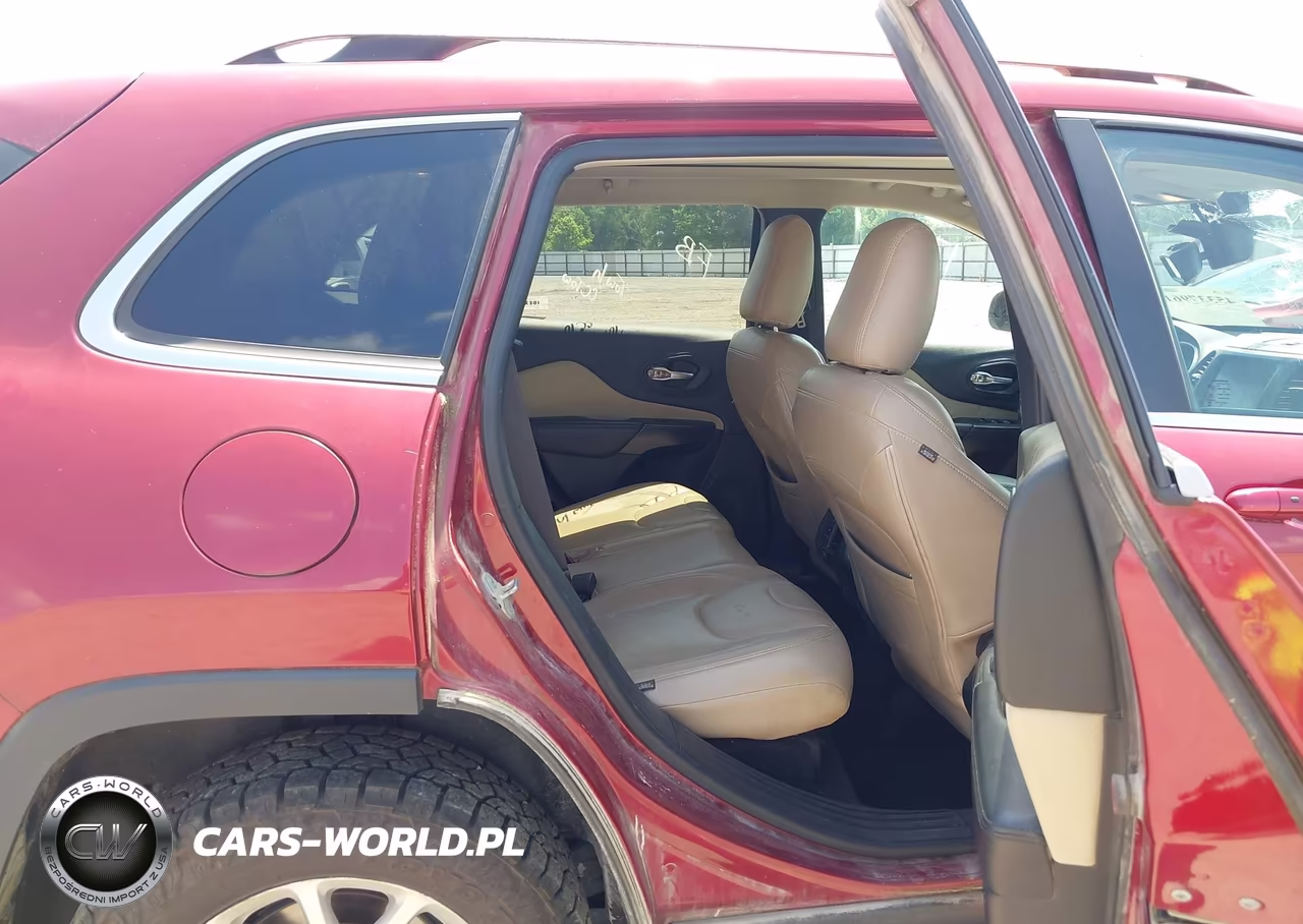2016 Jeep Cherokee Latitude VIN:1C4PJMCS4GW102893 - 8