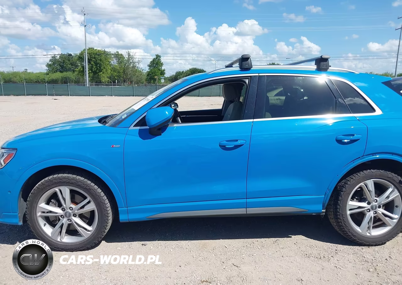 2019 Audi Q3 2.0T S Line Premium VIN:WA1FECF37K1083061 - 14