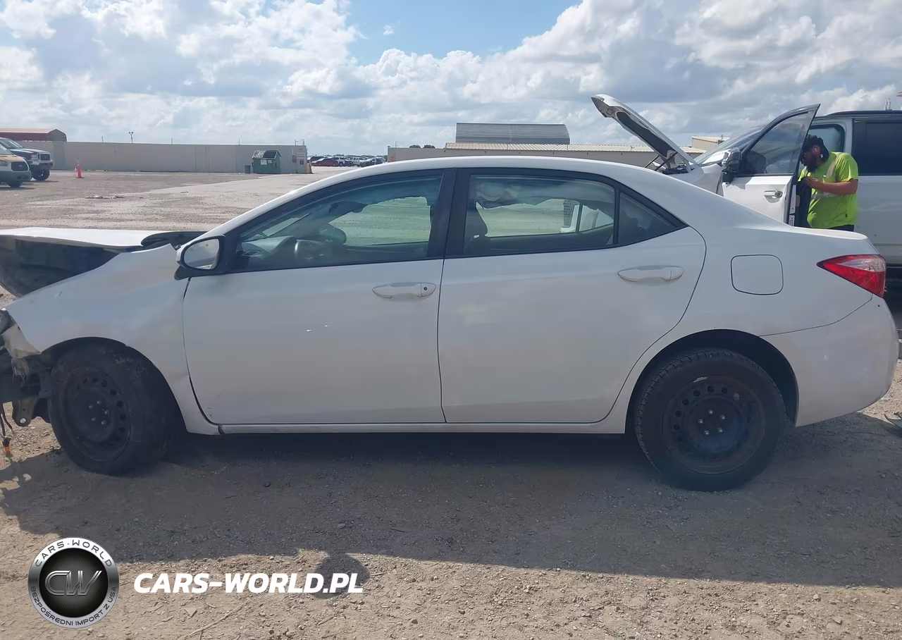 2017 Toyota Corolla Le VIN:5YFBURHE5HP640563 - 14