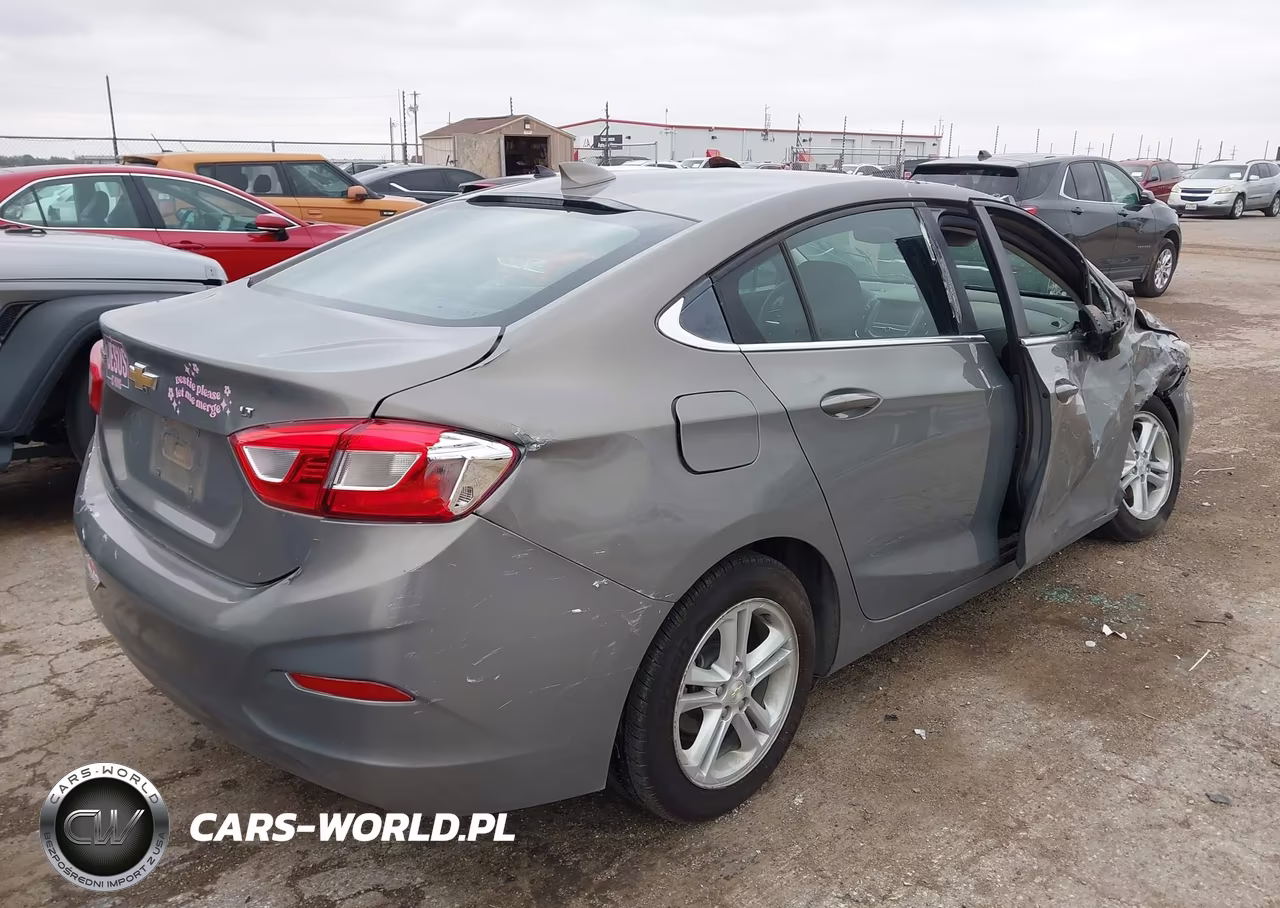 2018 Chevrolet Cruze Lt Auto VIN:1G1BE5SM4J7237180 - 4