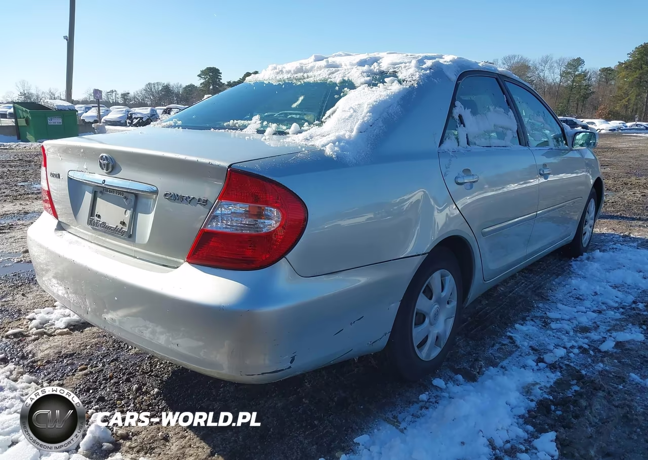 2004 Toyota Camry Le VIN:JTDBE32K140248404 - 4