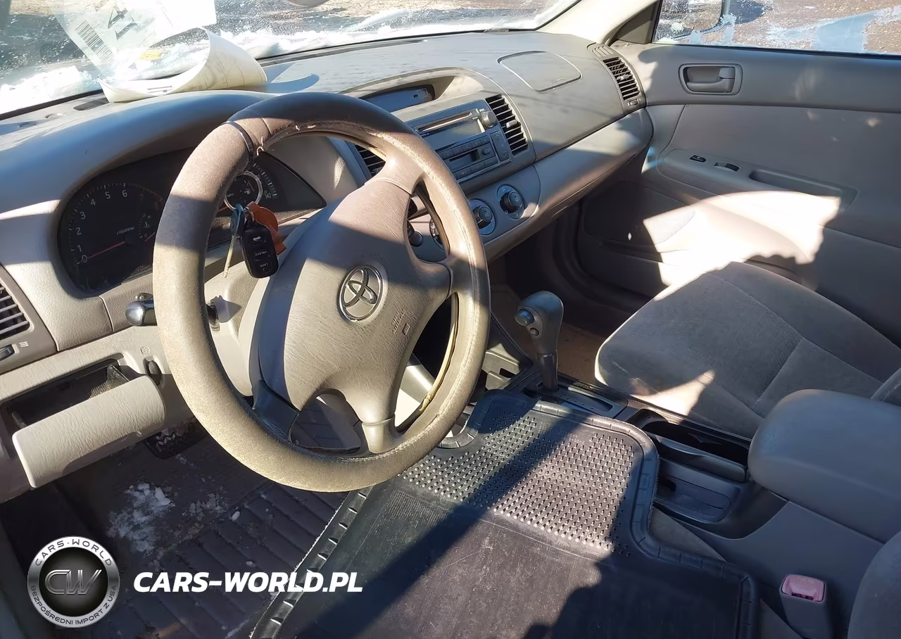 2004 Toyota Camry Le VIN:JTDBE32K140248404 - 5