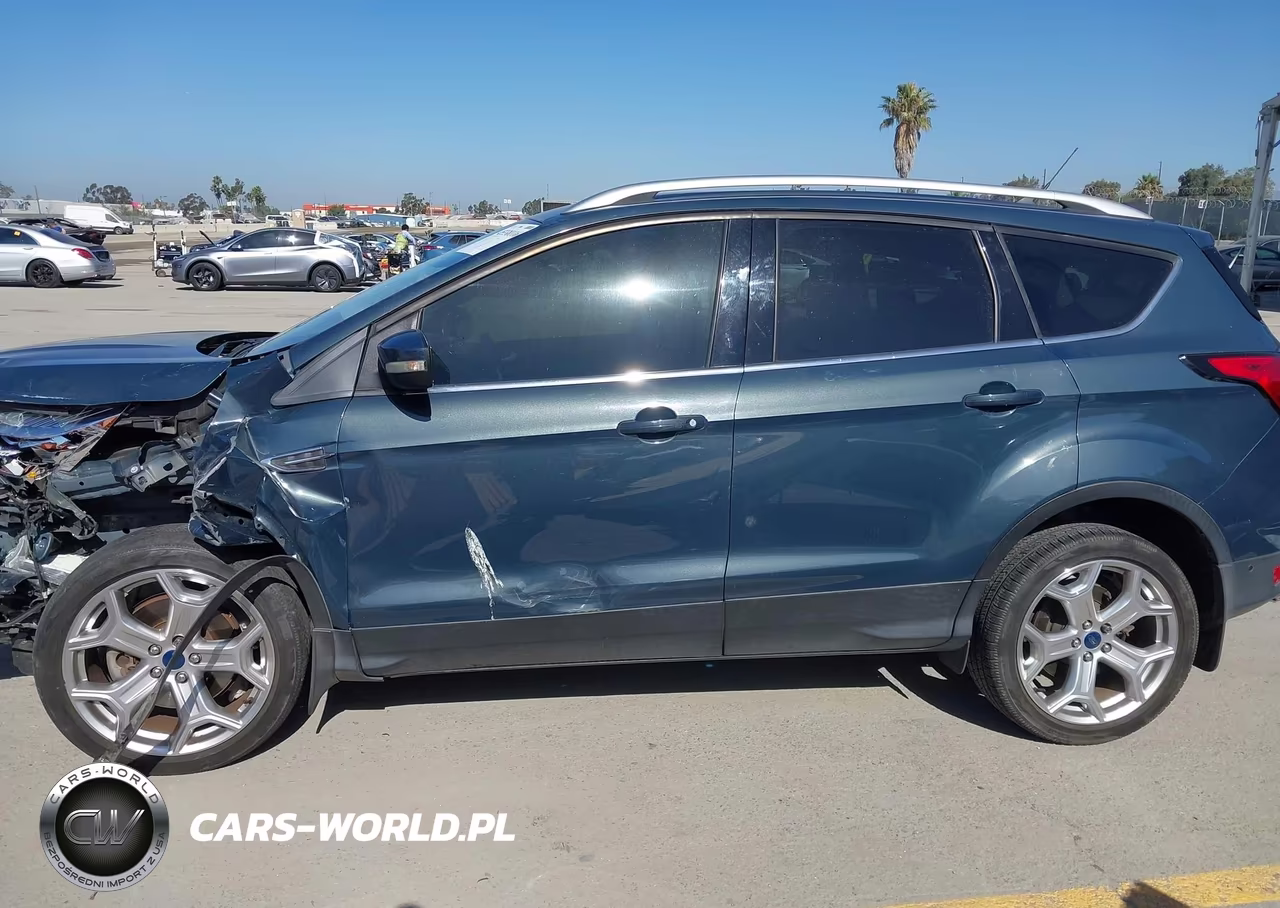 2019 Ford Escape Titanium VIN:1FMCU0J95KUA63939 - 14