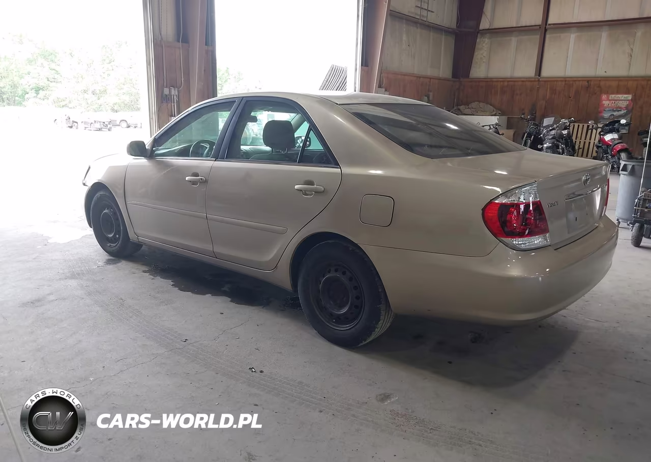 2005 Toyota Camry Le VIN:4T1BE32K85U958518 - 3