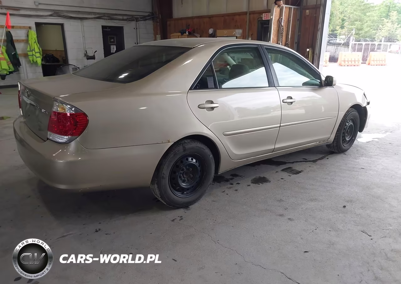 2005 Toyota Camry Le VIN:4T1BE32K85U958518 - 4