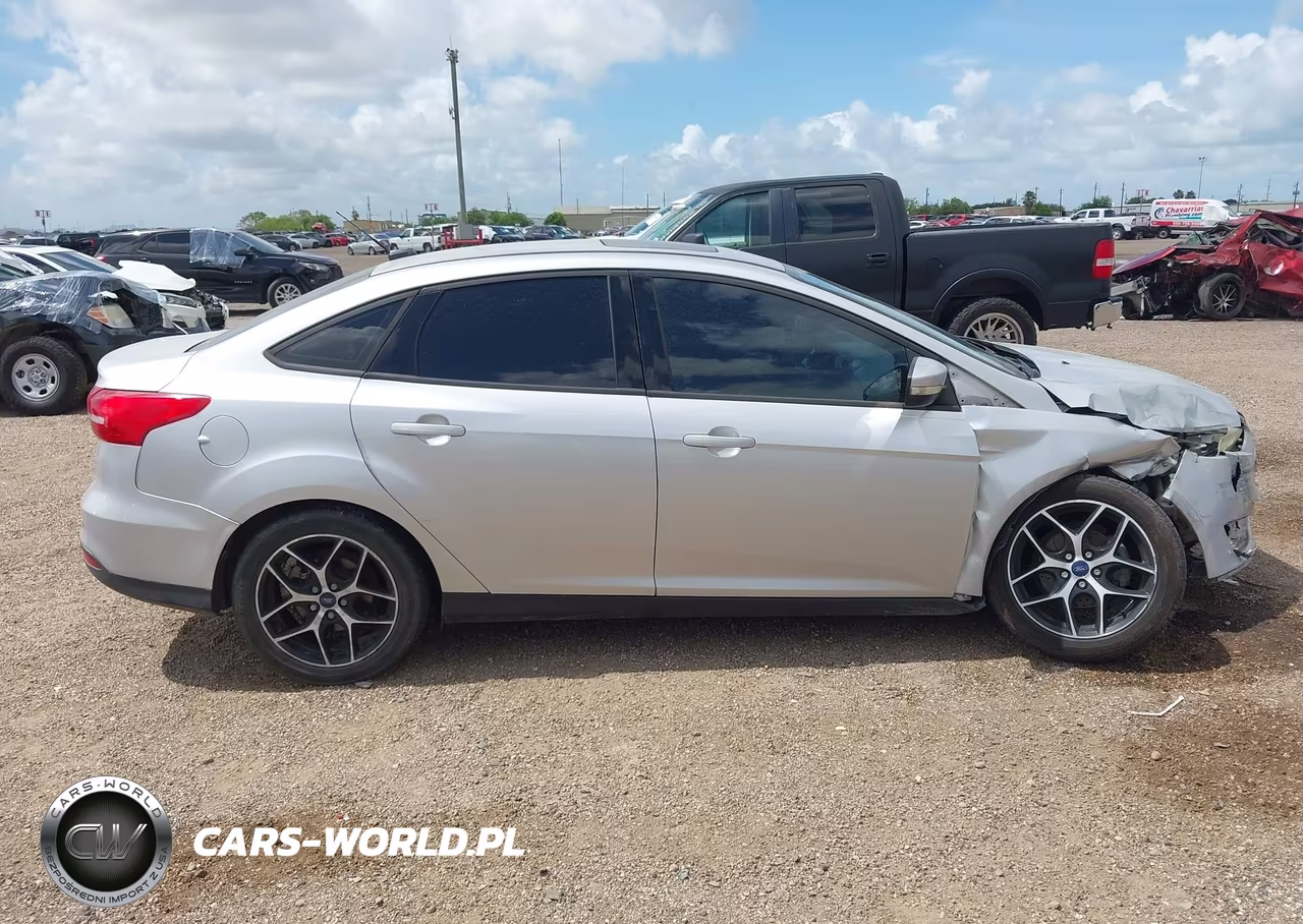 2017 Ford Focus Sel VIN:1FADP3H24HL214316 - 14