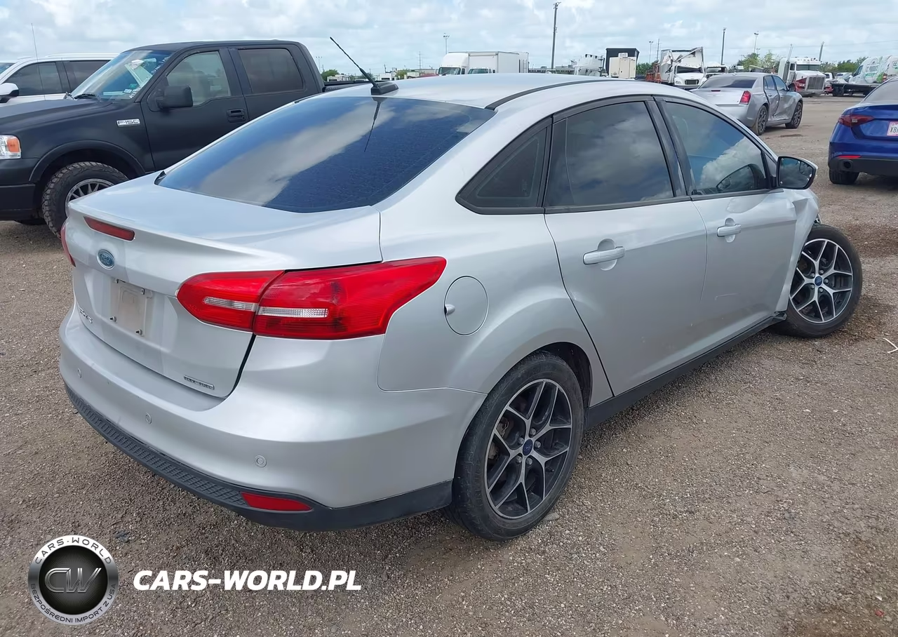 2017 Ford Focus Sel VIN:1FADP3H24HL214316 - 4