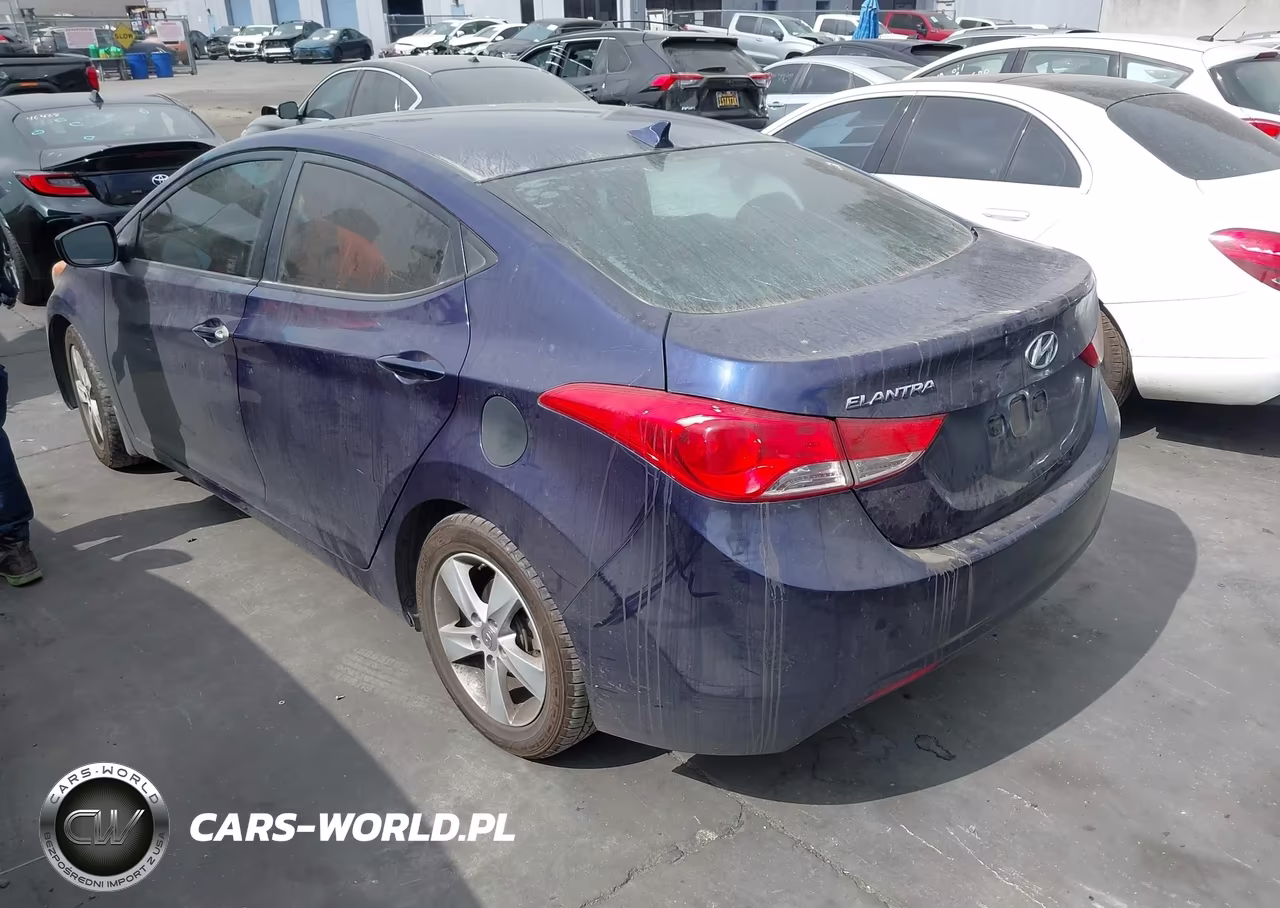2013 Hyundai Elantra Gls VIN:5NPDH4AE2DH414725 - 3