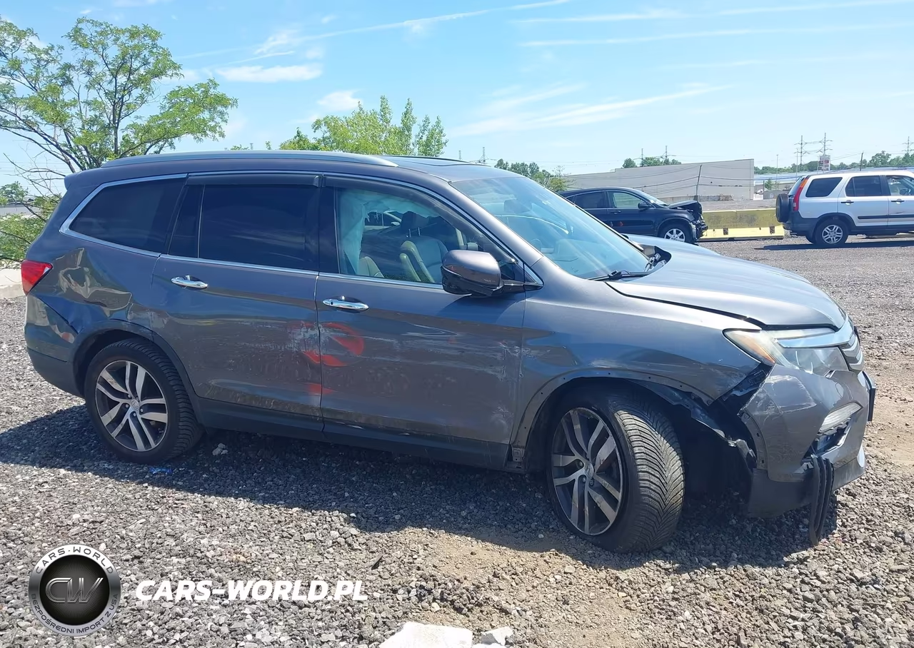 2016 Honda Pilot Touring VIN:5FNYF6H95GB065784 - 13