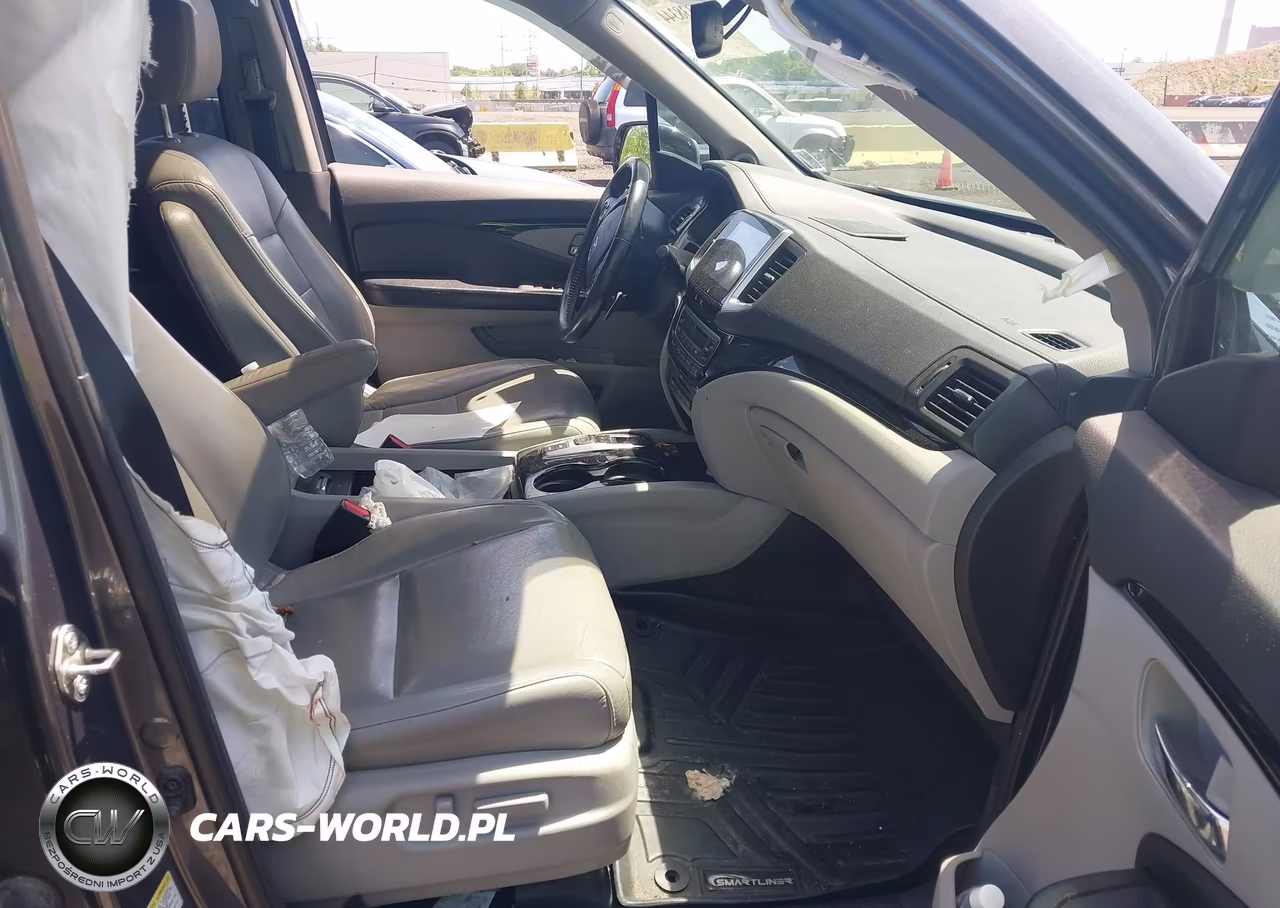 2016 Honda Pilot Touring VIN:5FNYF6H95GB065784 - 5