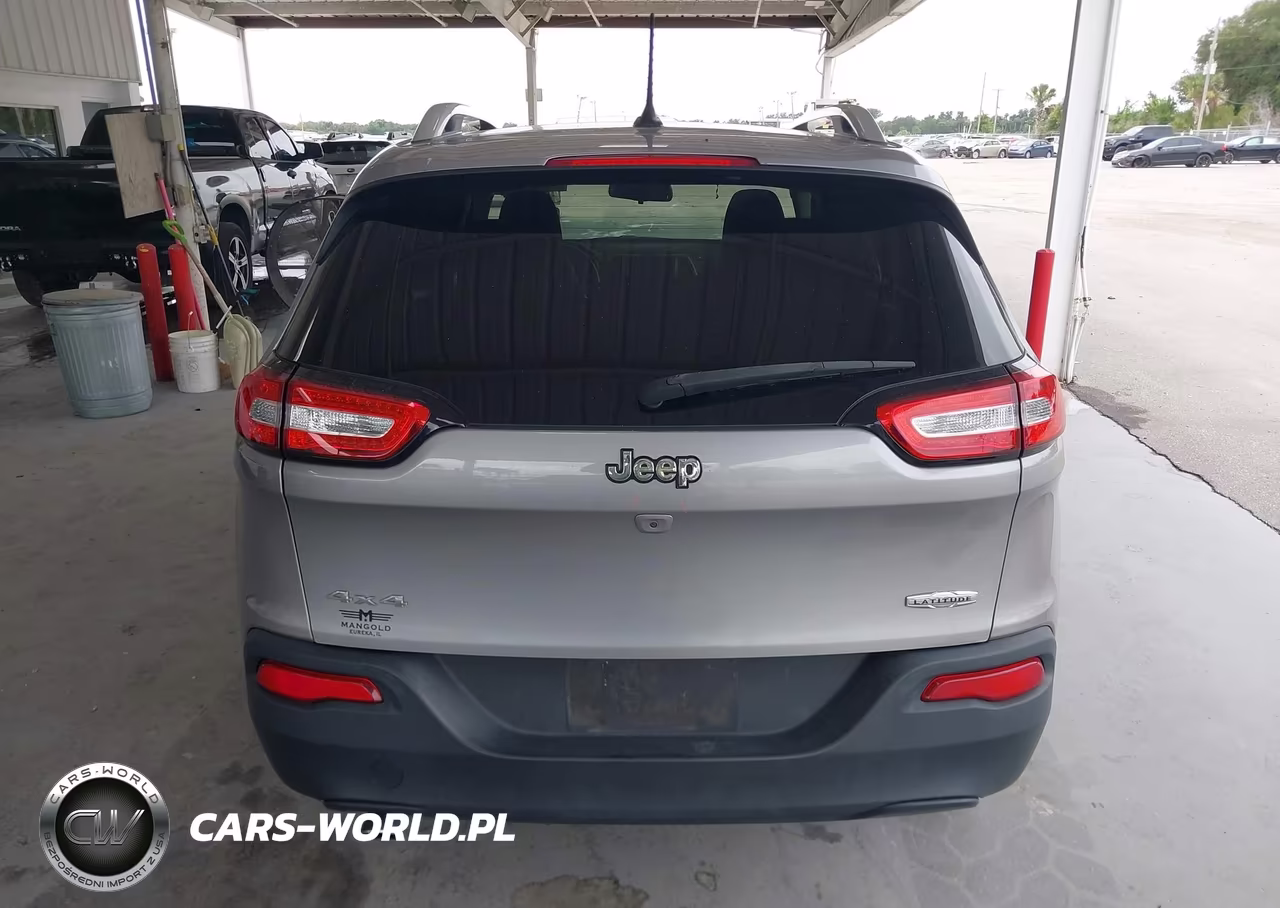 2015 Jeep Cherokee Latitude VIN:1C4PJMCB3FW672639 - 16