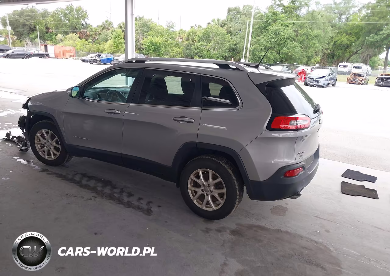 2015 Jeep Cherokee Latitude VIN:1C4PJMCB3FW672639 - 3