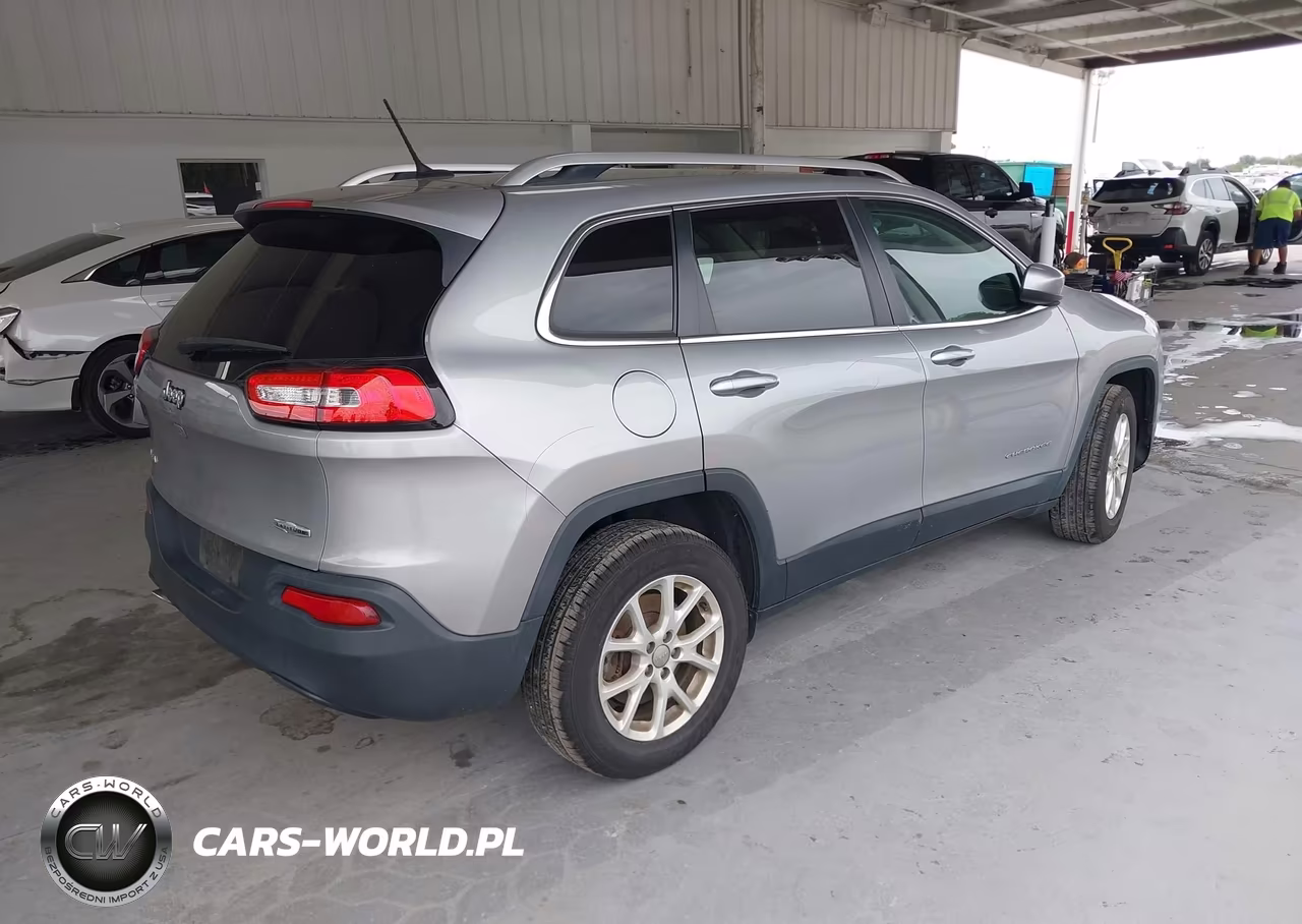 2015 Jeep Cherokee Latitude VIN:1C4PJMCB3FW672639 - 4