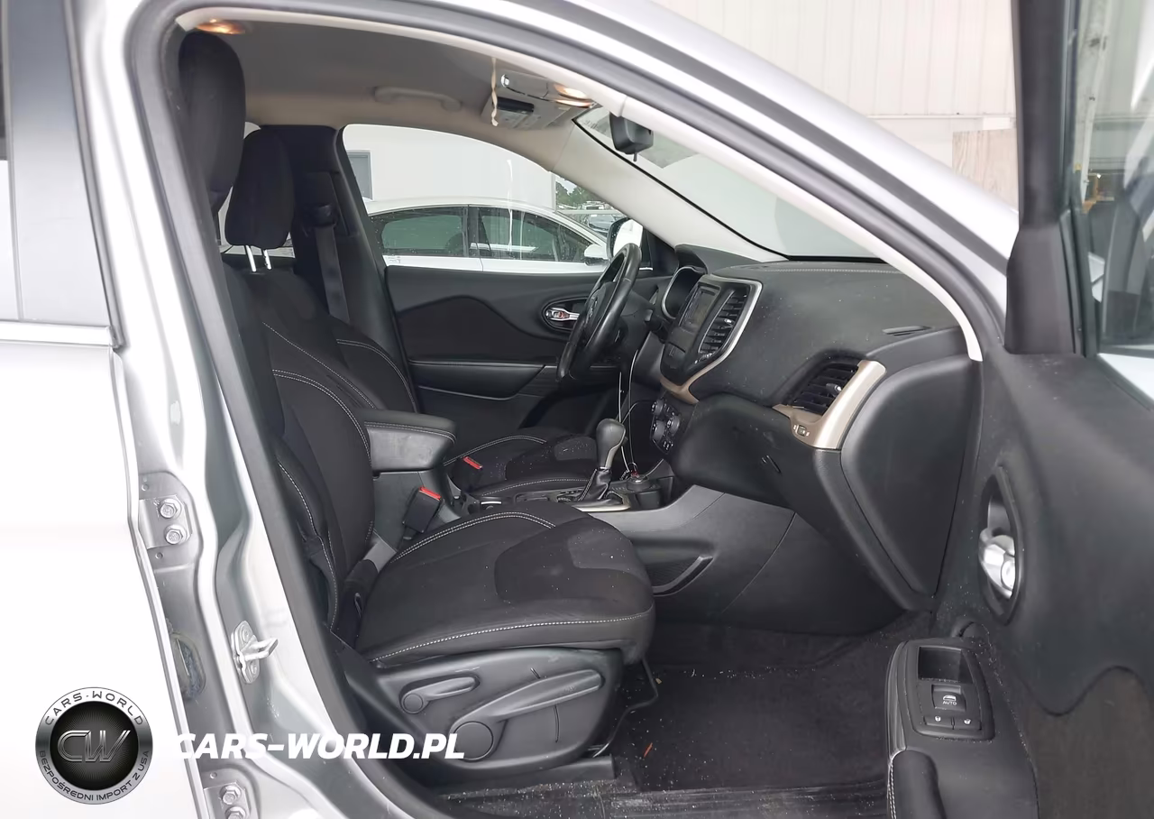 2015 Jeep Cherokee Latitude VIN:1C4PJMCB3FW672639 - 5