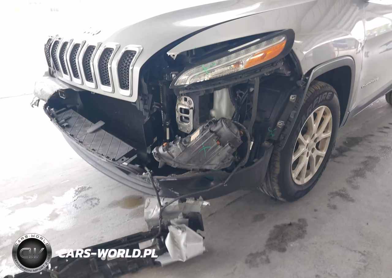 2015 Jeep Cherokee Latitude VIN:1C4PJMCB3FW672639 - 6