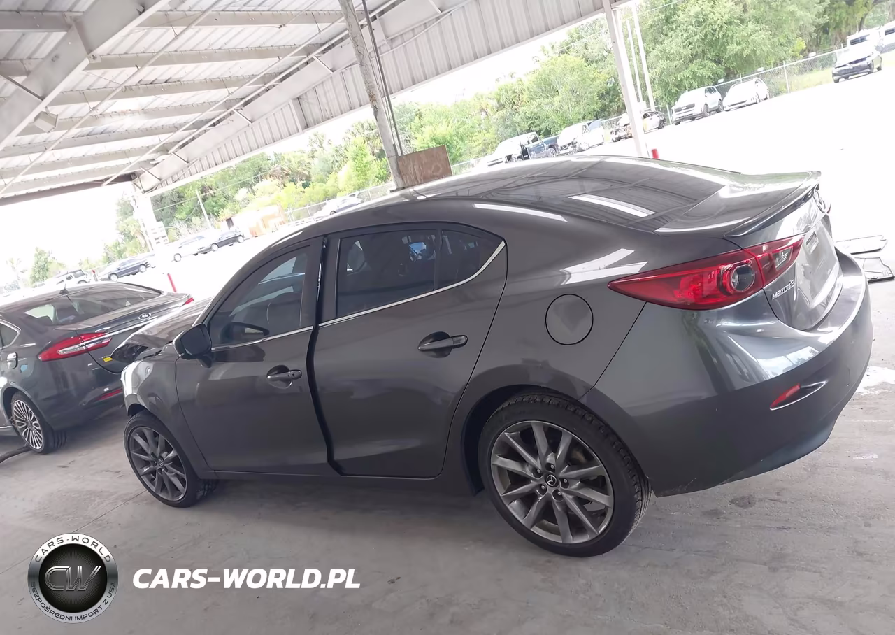 2018 Mazda Mazda3 Touring VIN:3MZBN1V33JM175924 - 14