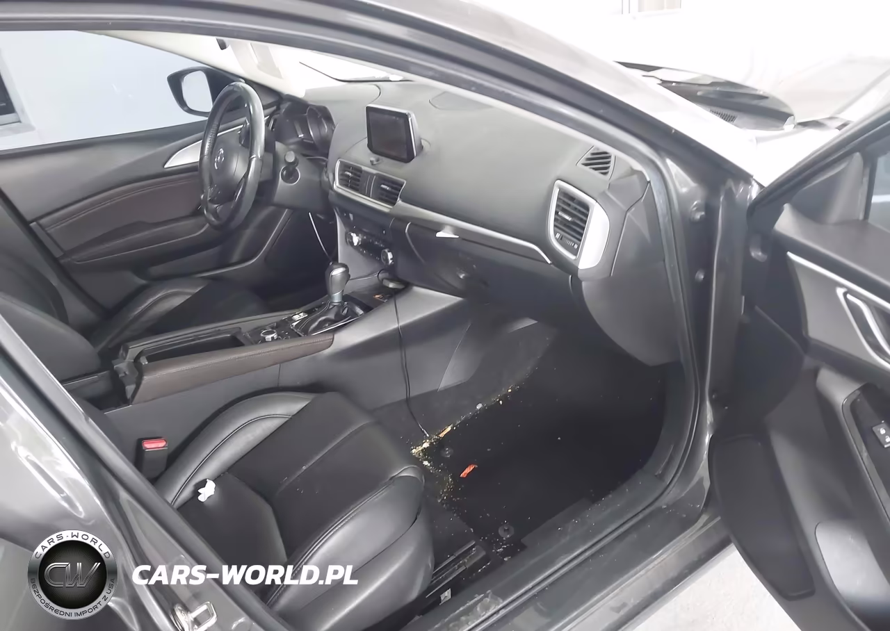 2018 Mazda Mazda3 Touring VIN:3MZBN1V33JM175924 - 5