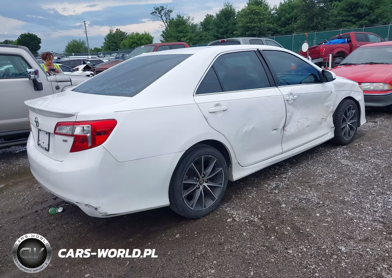 2014 Toyota Camry Se VIN:4T1BF1FKXEU853622 - 4