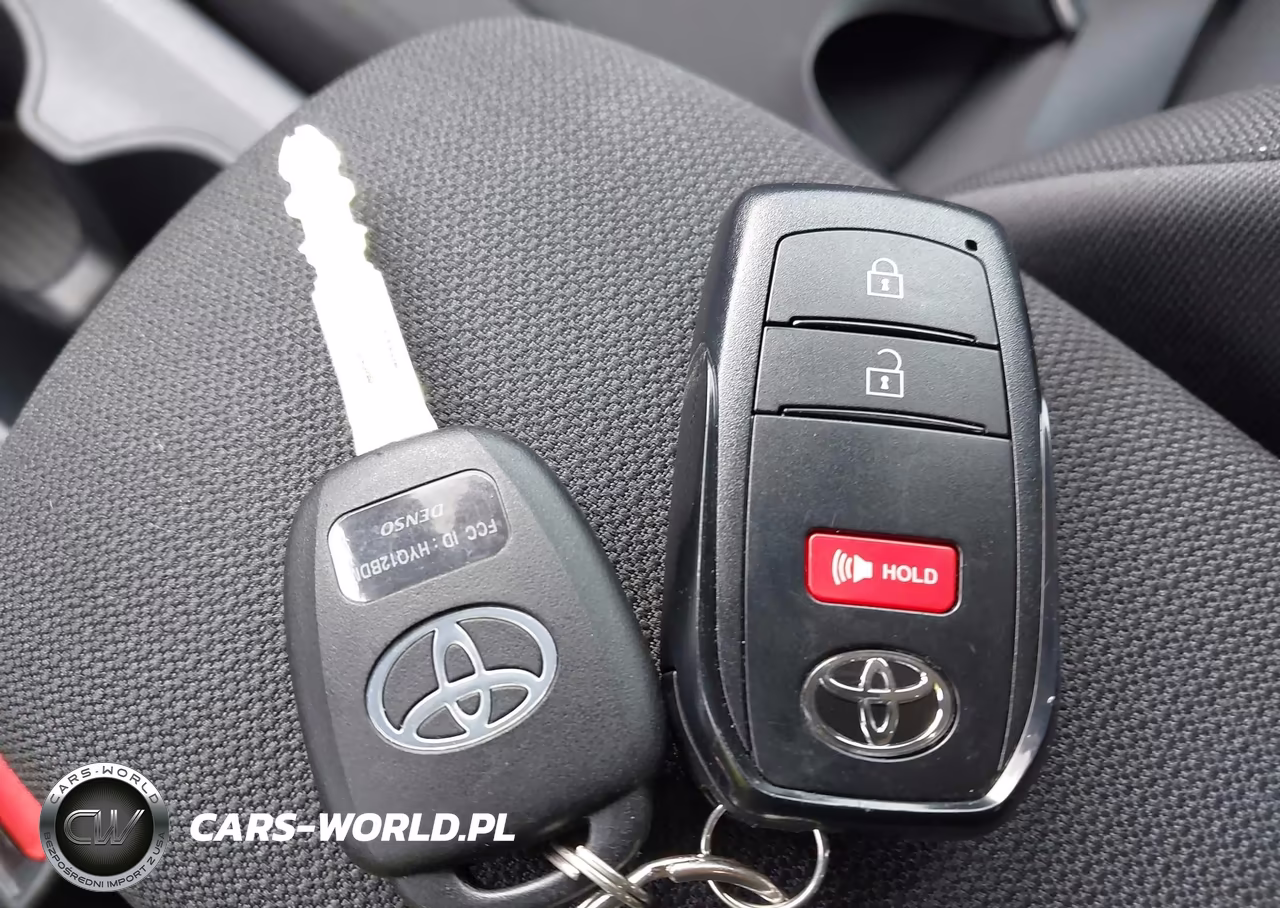 2026 Toyota Corolla Cross Le VIN:7MUCAAAGXTV158445 - 11