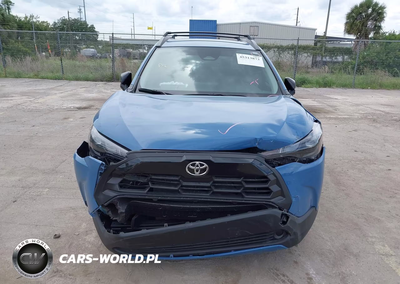 2026 Toyota Corolla Cross Le VIN:7MUCAAAGXTV158445 - 6
