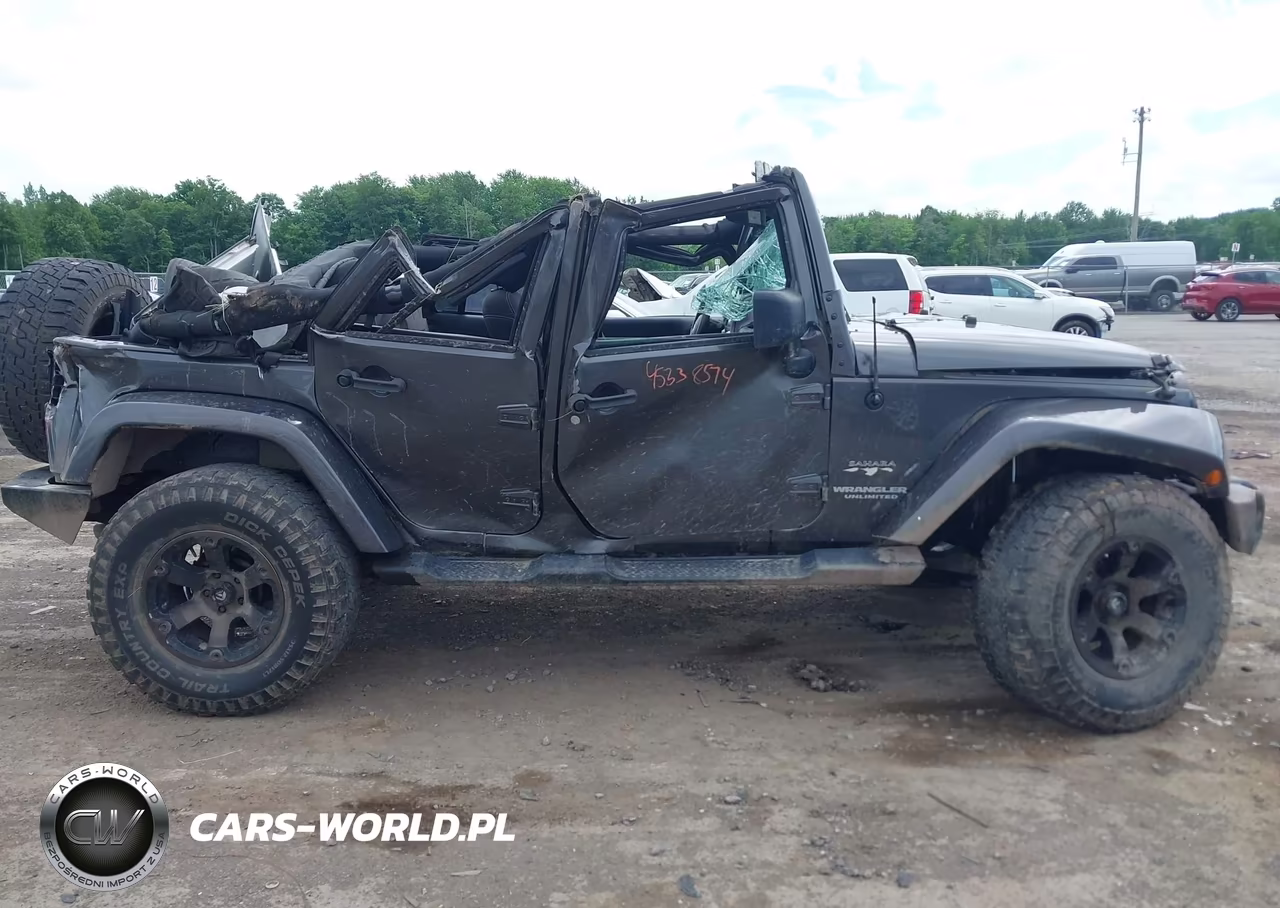 2017 Jeep Wrangler Unlimited Sahara 4X4 VIN:1C4BJWEGXHL730412 - 12