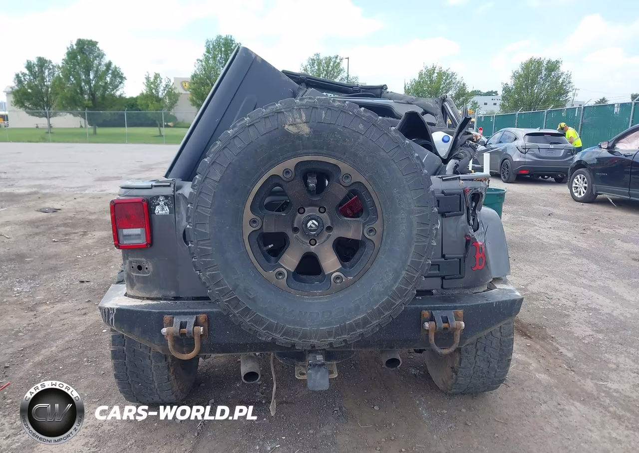 2017 Jeep Wrangler Unlimited Sahara 4X4 VIN:1C4BJWEGXHL730412 - 15