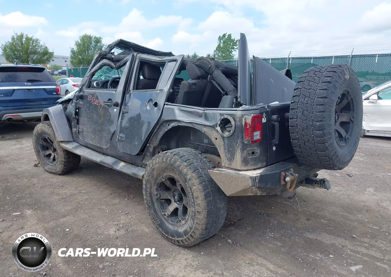 2017 Jeep Wrangler Unlimited Sahara 4X4 VIN:1C4BJWEGXHL730412 - 3