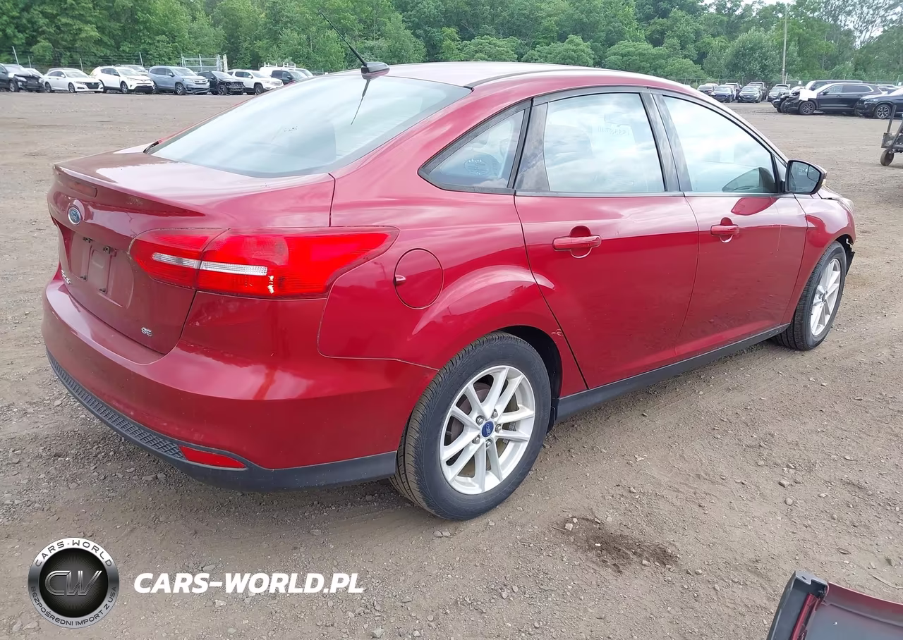 2016 Ford Focus Se VIN:1FADP3F21GL304007 - 4